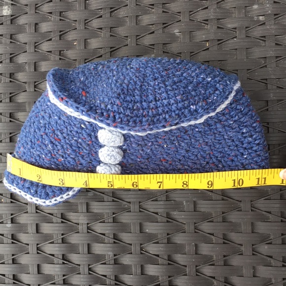Hand Crocheted Hat/Toque - Picture 5 of 7